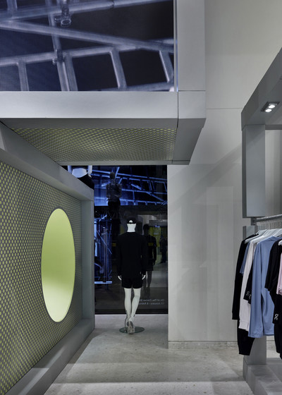 On Selfridges - © Avoir