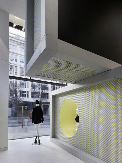 On Selfridges - © Avoir