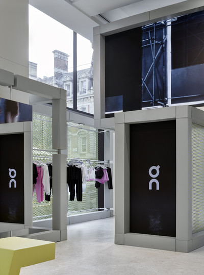 On Selfridges - © Avoir